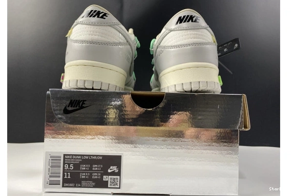 DM1602-114 Nike 4 Lot Low Dunk O-W 0205